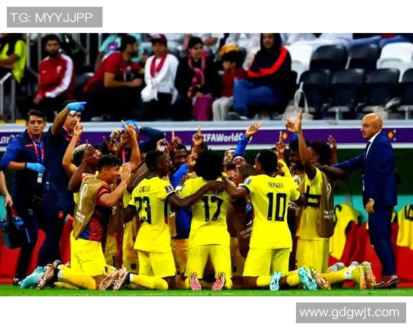 卡塔尔足球传奇球星的辉煌历程与足坛影响力解析 卡塔尔足球传奇球星的辉煌历程与足坛影响力解析