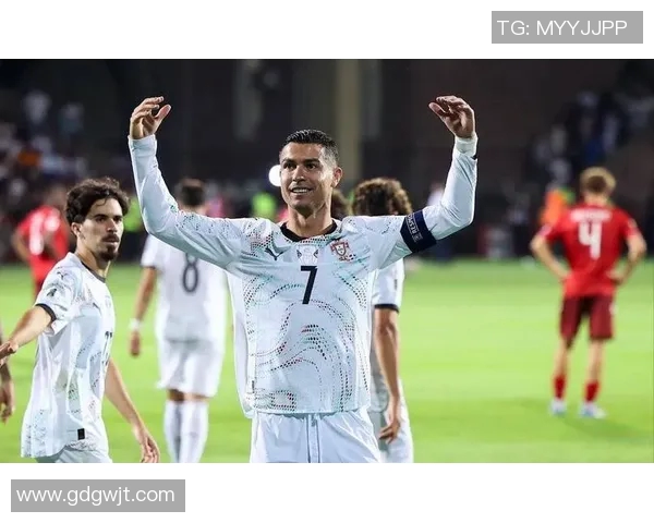 让球迷愤怒的中国足球明星:背离球队精神的行为引发热议 让球迷愤怒的中国足球明星:背离球队精神的行为引发热议