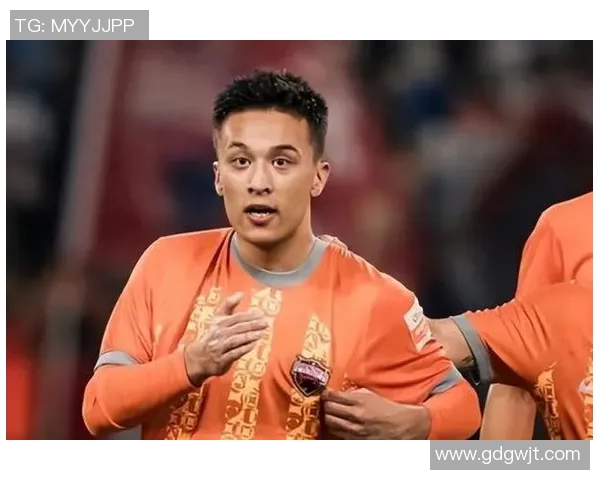 足球训练馆内崭露头角的球星名字及其成长轨迹揭秘