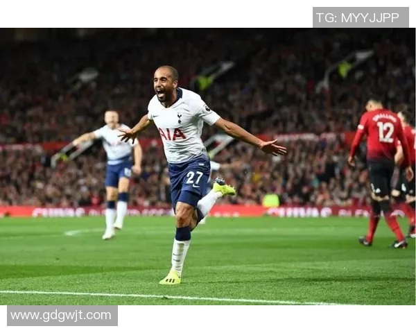 右边锋位置的足球巨星盘点及其精彩表现解析