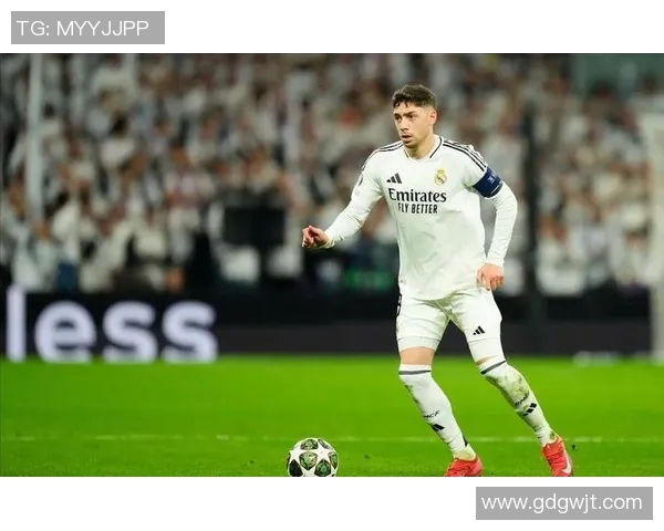 世界足坛著名后卫球星盘点 这些防线巨星影响力深远 世界足坛著名后卫球星盘点 这些防线巨星影响力深远