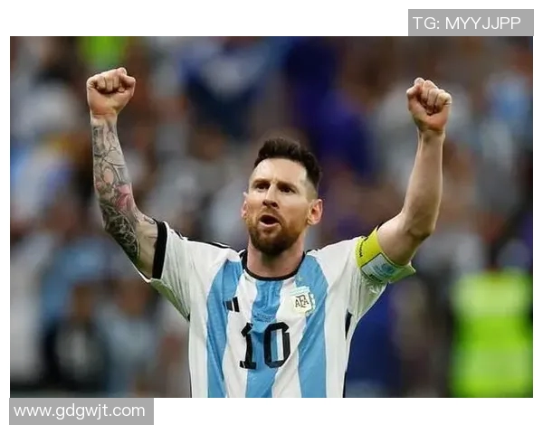 历代足球巨星风采:从贝利到梅西,见证足坛传奇的荣耀与辉煌 历代足球巨星风采:从贝利到梅西,见证足坛传奇的荣耀与辉煌